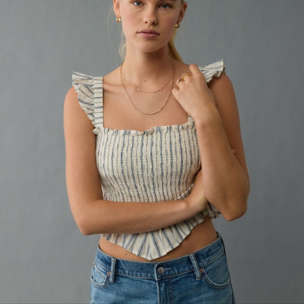 American Eagle Top NWT Size L Cropped Ruffled Shoulders White And Blue Stripped